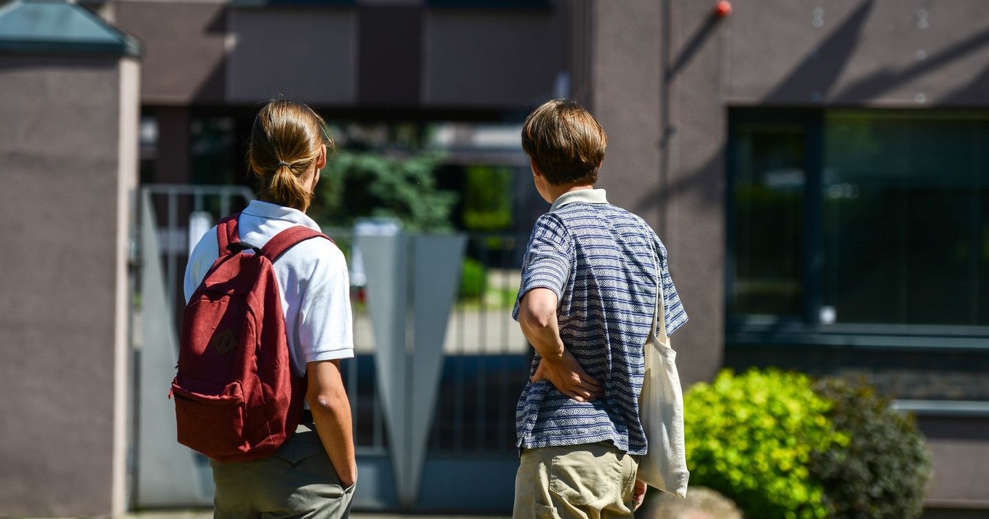 Quanto tempo è normale vivere con i tuoi genitori e perché le donne se ne vanno più velocemente degli uomini?