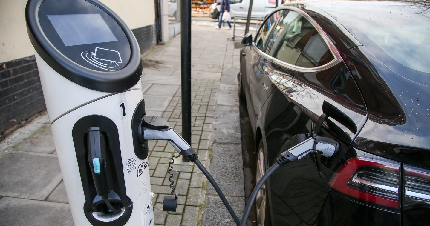 law climax Unarmed Kai kuriais atvejais elektra važiuoti brangiau nei benzinu: žaibiškai  kylant kainoms važinėti elektromobiliais apsimokės vis mažiau | tv3.lt