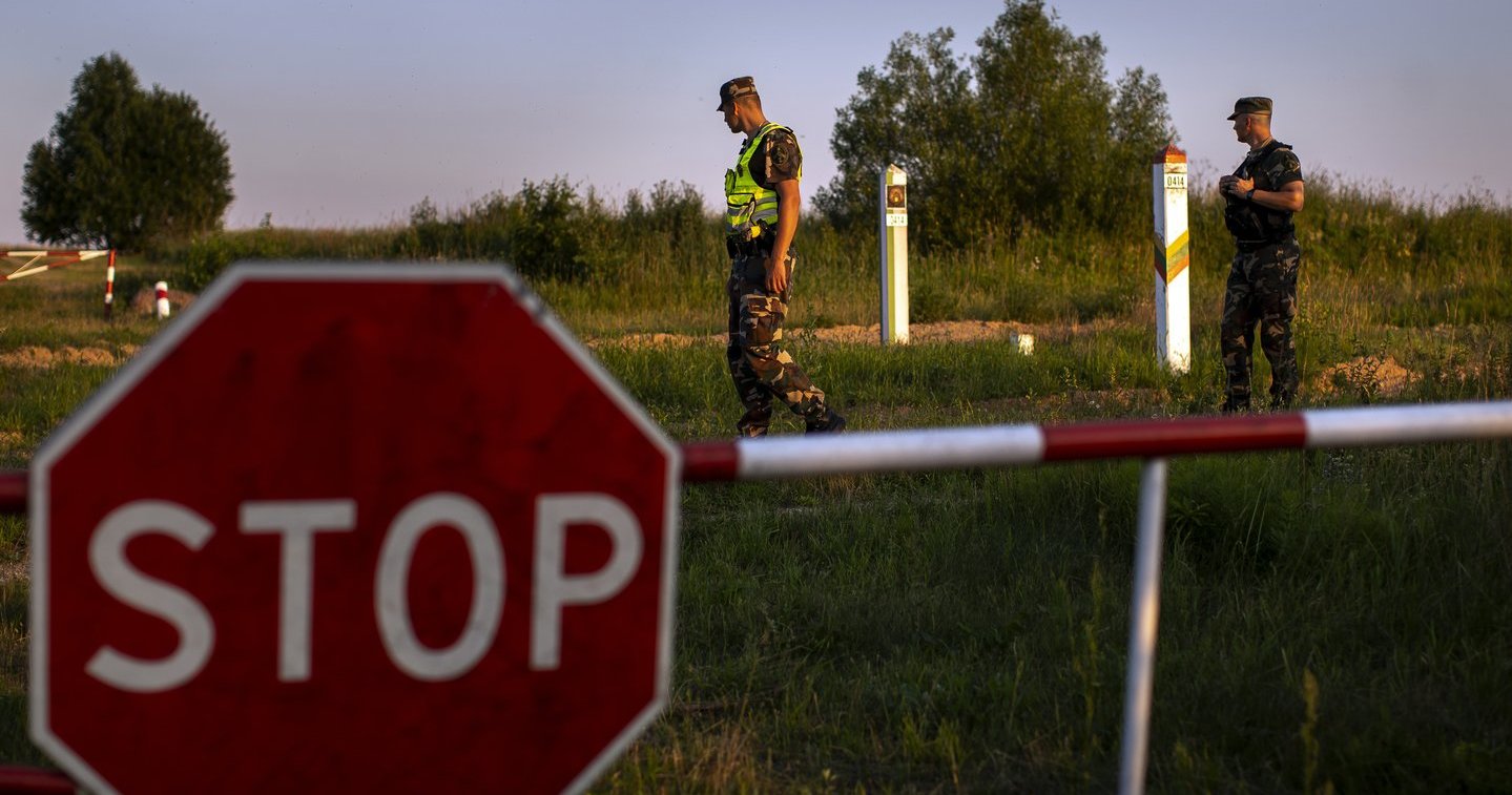 Polscy strażnicy graniczni twierdzą, że znaleźli się pod ostrzałem ze strony białoruskiej