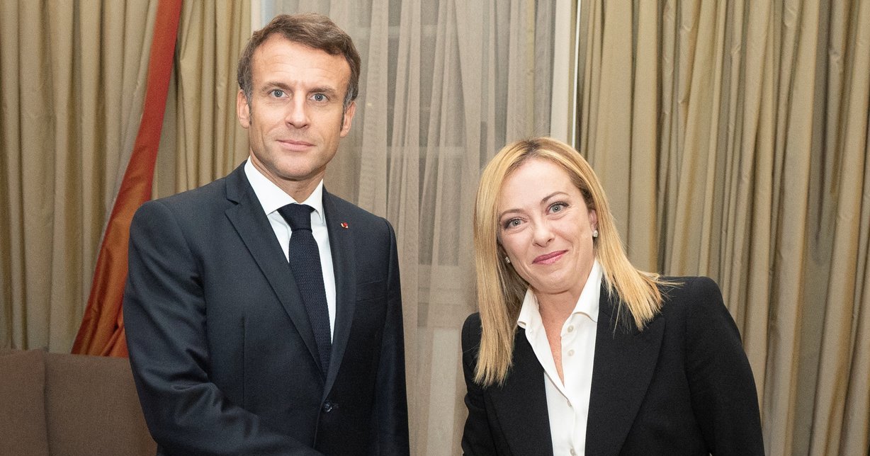 Nella prima giornata lavorativa ufficiale, il nuovo premier italiano Meloni ha incontrato Macron