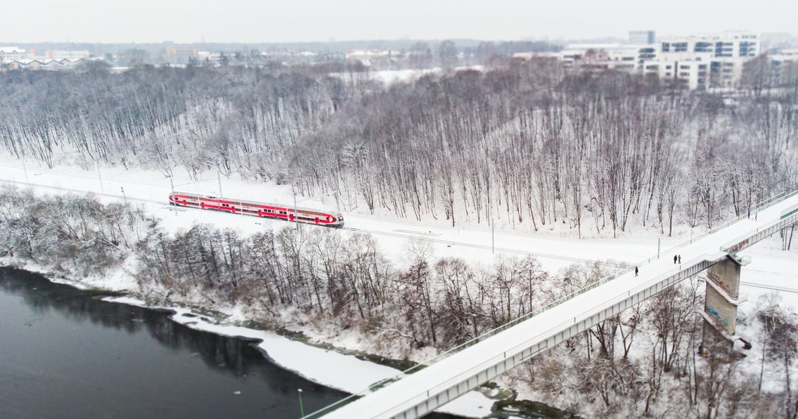 Pierwszy pociąg do Polski wyjechał z Wilna: pasażerowie niczego nie ukrywają – niektórzy skusili się na podróż z ciekawości