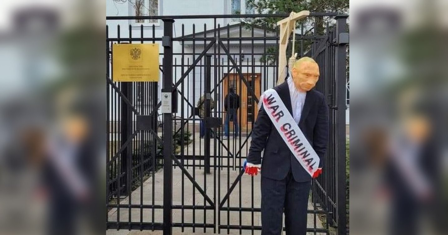 Han la igjen en melding til Putin ved den russiske ambassaden: sjokkerte mer enn én
