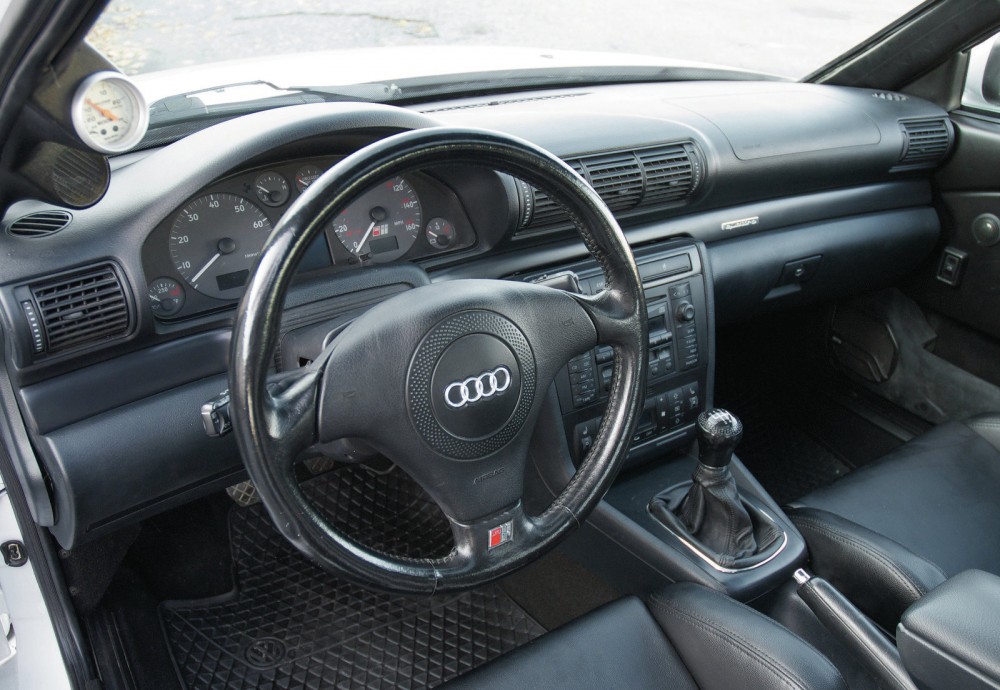 eurp-1105-08-o+1990-volkswagen-corrado-g60+audi-dash