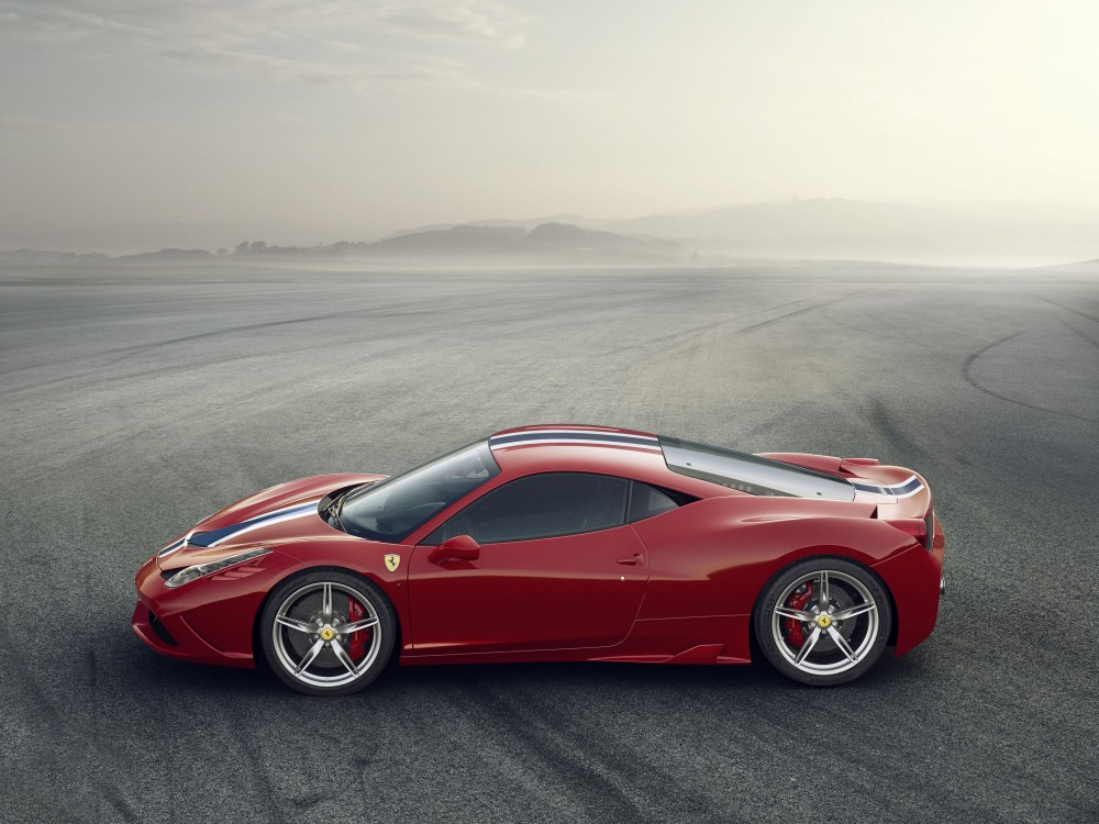 Pati greičiausia ir ypatingomis detalėmis spinduliuojanti „Ferrari 458 Speciale“