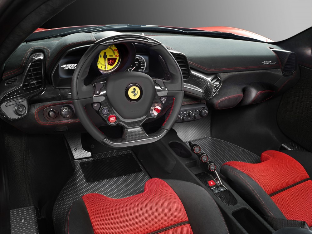 Pati greičiausia ir ypatingomis detalėmis spinduliuojanti „Ferrari 458 Speciale“