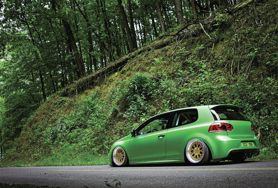 2010-volkswagen-GTI-european-spec-R20-side-skirts-02