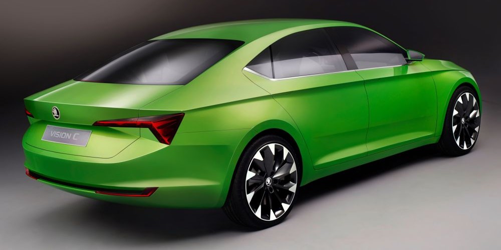 skoda-visionc-cekiskas-mersedesas-1000x500