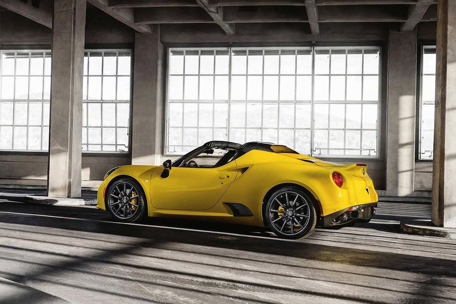 „Alfa Romeo“ paskelbė „4C Spider“ kainą 