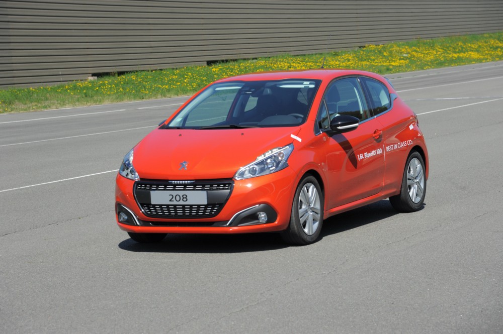 Peugeot-208-1