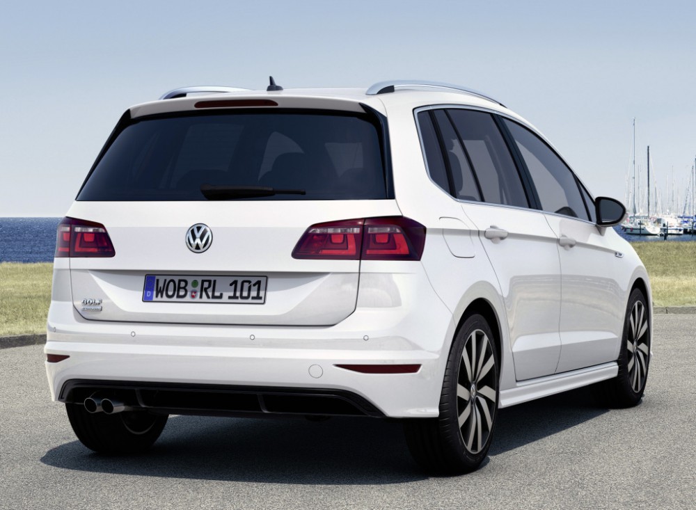 volkswagen_golf_sportsvan_r-line_2