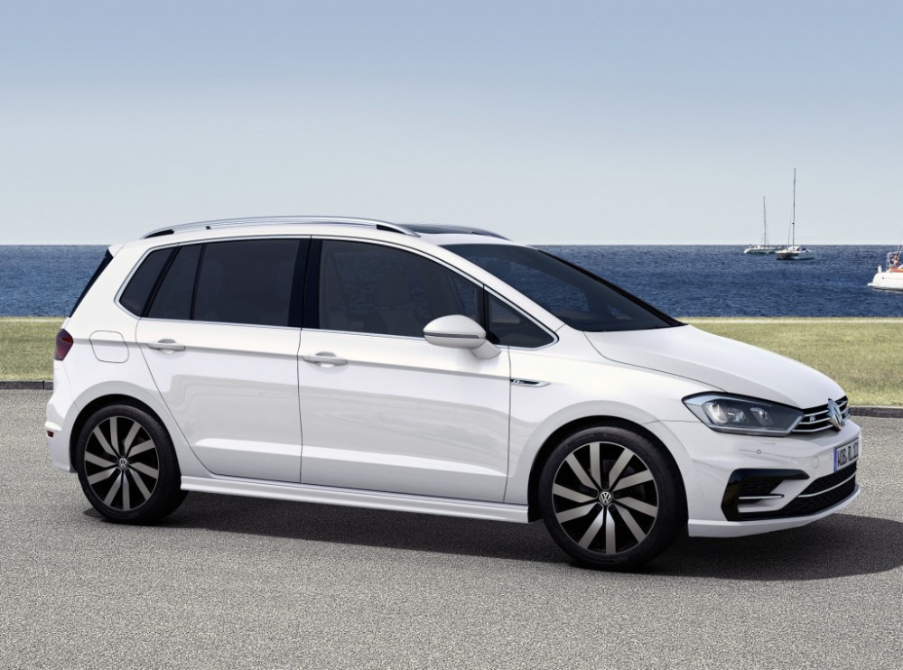 volkswagen_golf_sportsvan_r-line_3