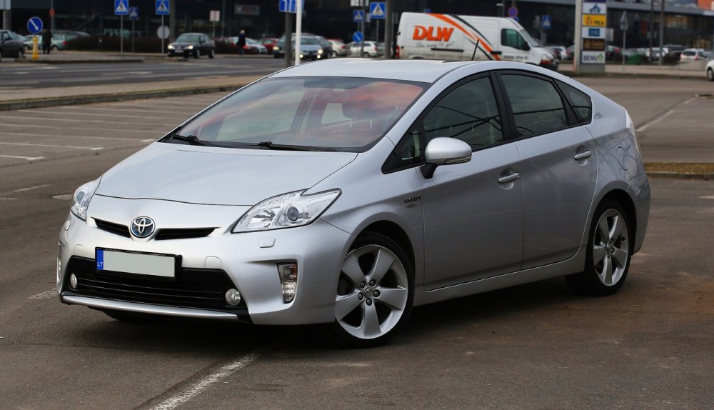 Hibridinis_automobilis_Toyota_Prius