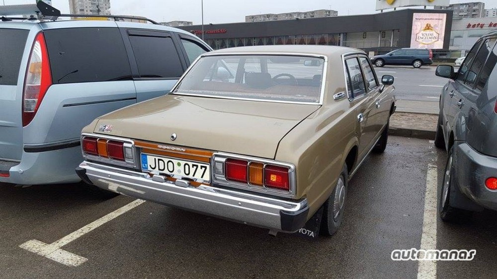 Toyota Crown (4)