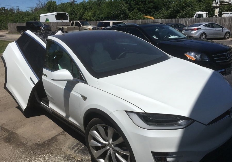 Tesla Model X (2)