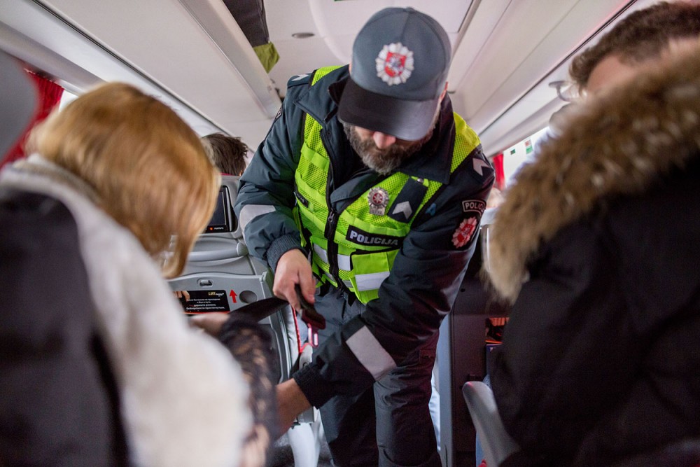 Autobuso keleiviu patikrinimas del saugos dirzu segejimo_3