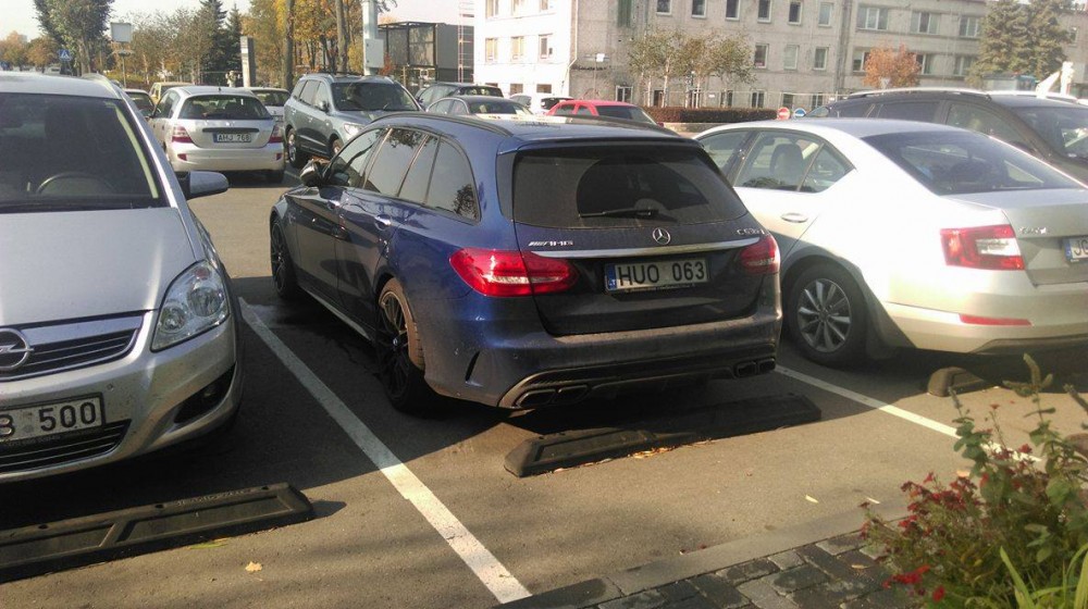 Mercedes Benz C63 AMG S (3)