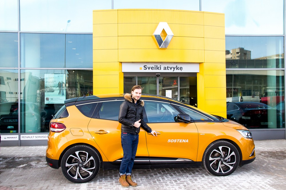 Simas_Lietuvoje_Sostena_Renault_1