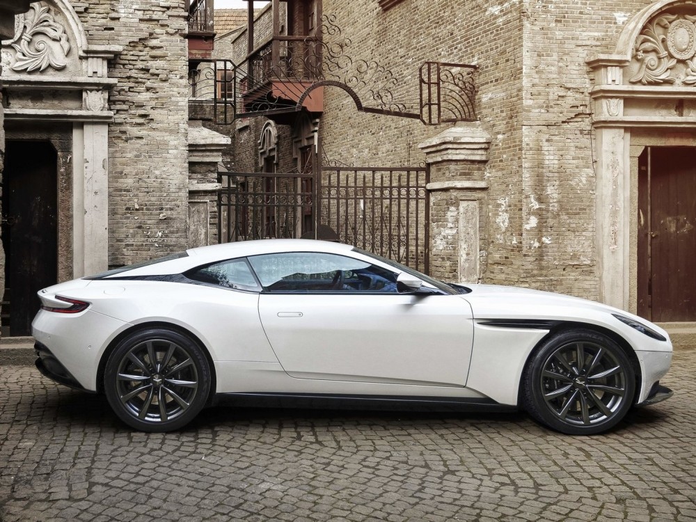 Aston Martin DB11