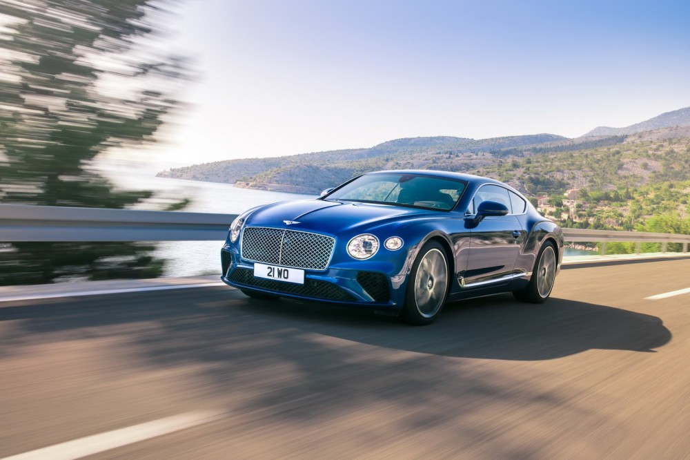 i-greitu-ir-prabangiu-gt-automobiliu-arena-zengia-naujasis-bentley-continental-gt1