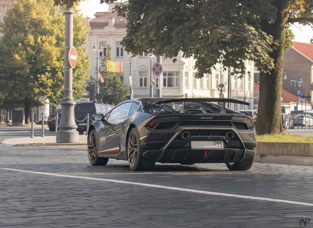 Lamborghini Huracàn Performante (1)