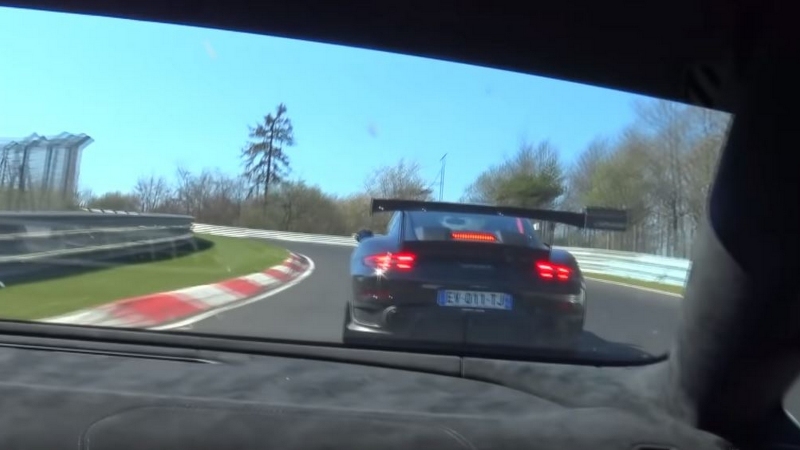 Porsche 911 GT2 RS kartu su Lamborghini Huracan Performante dūksta Niurburgringe