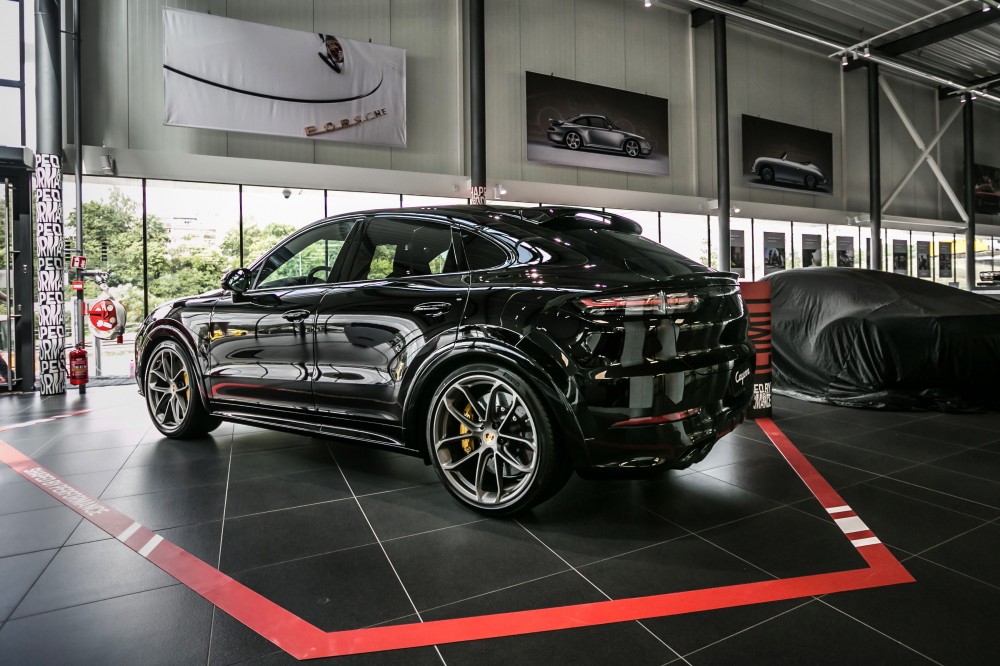 Naujasis Porsche Cayenne Coupe SUV