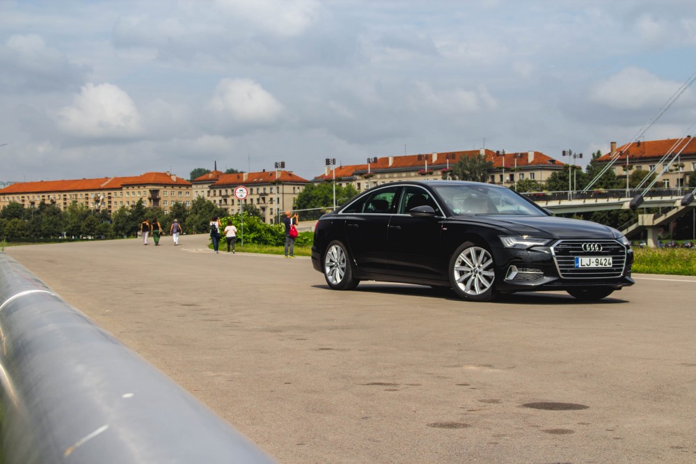 Naujos kartos Audi A6 50 TDI testas