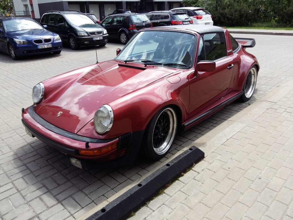 Gatvėje užfiksuotas Porsche 911