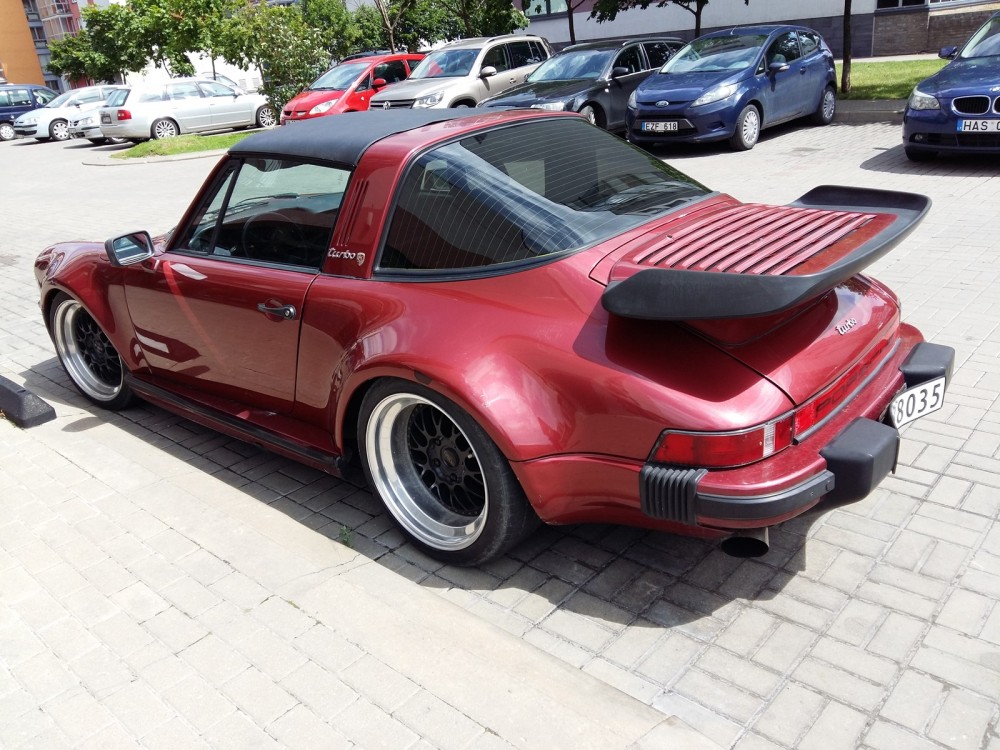 Gatvėje užfiksuotas Porsche 911