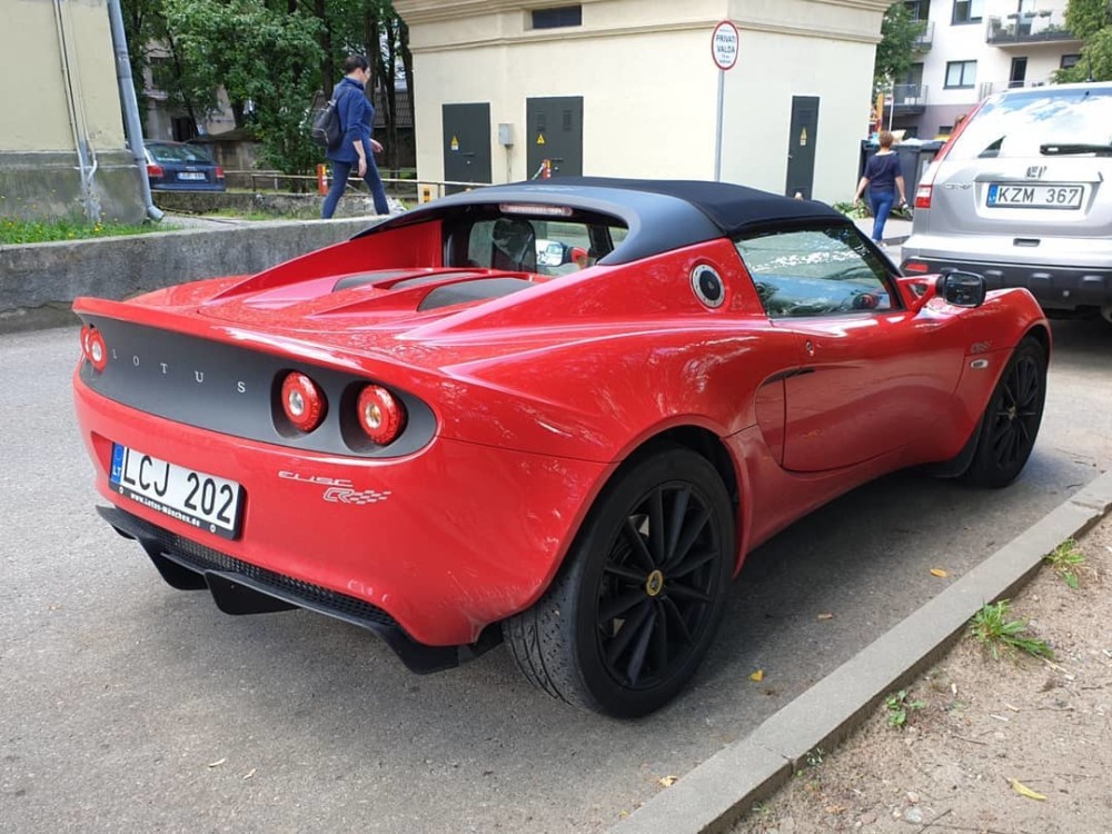 Gatvėje užfiksuotas Lotus Elise