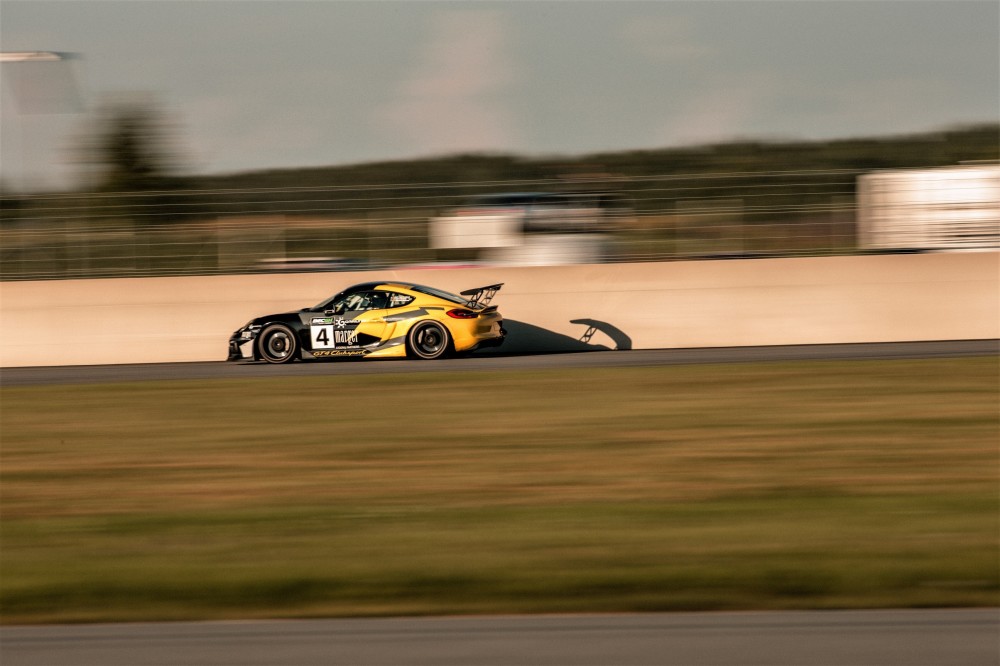 Porsche Cayman GT4