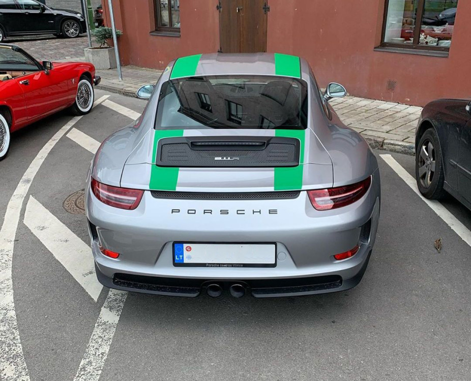 Gatvėje užfiksuotas Porsche 911 R