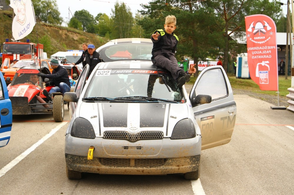 Lietuvos automobilių kroso čempionatui skirta Škoda Fabia