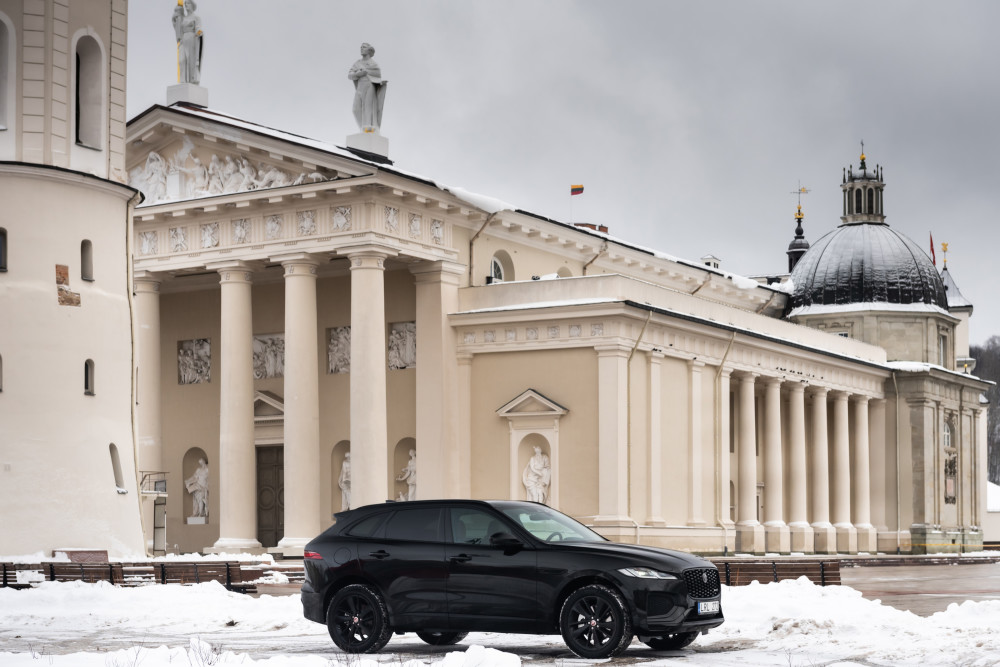 Atnaujintas Jaguar F-Pace