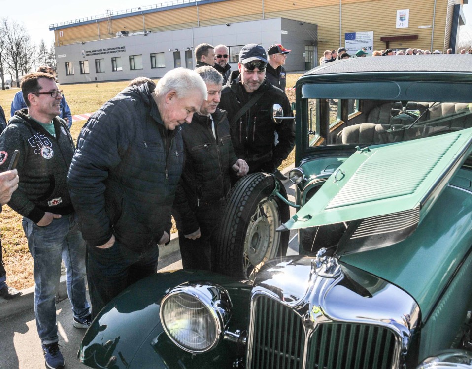 Meras - nuolatinis veteranų tradicinių slalomo varžybų rėmėjas, o dėl jo steigiamos Vytauto Didžiojo universiteto-Žemės ūkio akademijos ilgamečio dėstytojo, prodekano, LASF garbės teisėjo Evaldo Čerškaus atminimo taurės varžosi 76-80 metų grupės sporto teisėjai veteranai.