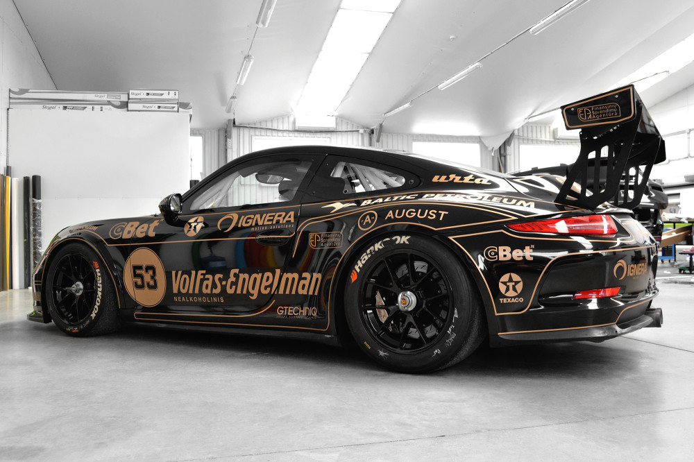 Šiemet prie naują variklį turinčio „Porsche 911 GT3 Cup“ automobilio vairuotojų Manto Matukaičio, Andriaus Čilvino, Paul August prisijungs ir Gelžinis. Algirdas Gelžinis.