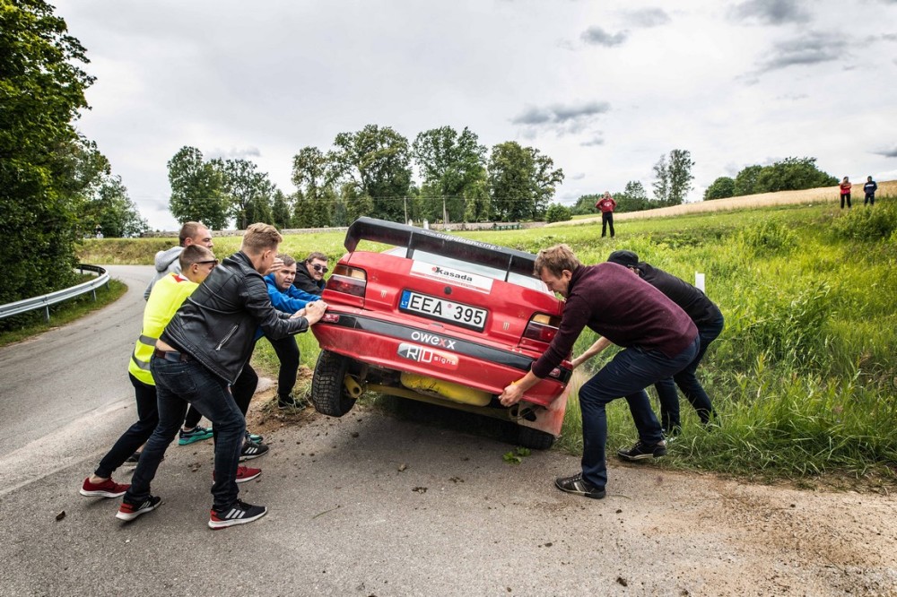 Jau liepos 3-ią dieną Lazdijų apylinkėse bus surengtas antrasis Lietuvos ralio sprinto ir trečiasis Lietuvos „Mini ralio“ čempionato etapas. Jame tiek vieno, tiek kito čempionato dalyviai kovos ne tik dėl etapo taurių.