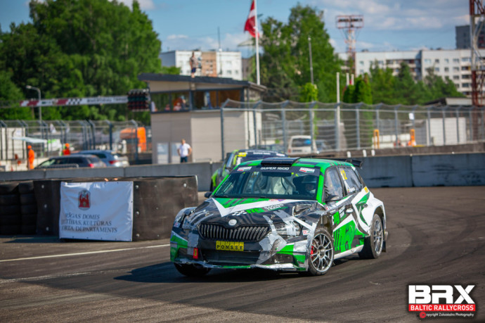 Netrukus Lietuvos autosporto padangę pasiekė žinia - į mūsų šalį gabenamas „Škoda Fabia“ automobilis, kuris buvo pagamintas kaip R5, bet po perdarymų ir pritaikymo ralio krosui atitiks S1600 kategoriją, kurioje lenktyniaus būtent Rytis Gurklys.