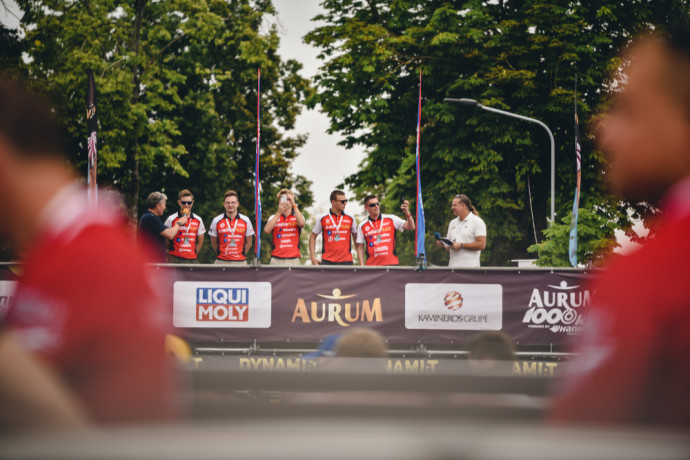 „Aurum 1006 km lenktynių“ gerbėjai įžanginiame renginio festivalyje ieškojo ne tik naujų automobilių, bet ir gerai pažįstamų veidų, ankstesnių lenktynių nugalėtojų ir prizininkų bei nemenkas ambicijas puoselėjančių debiutantų.