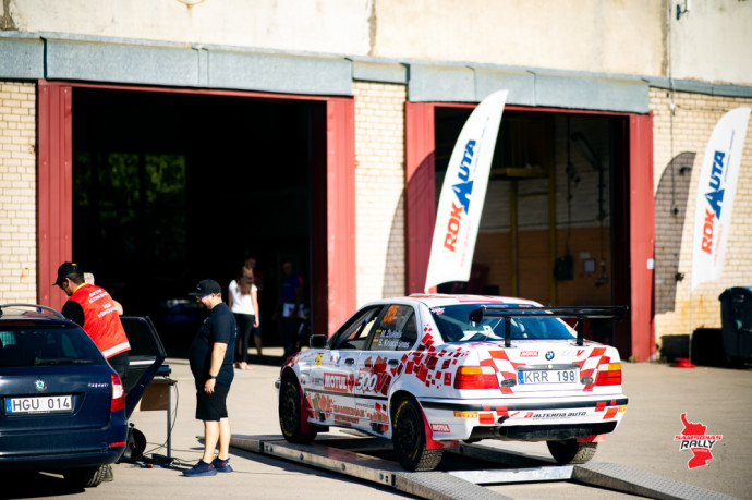 „Samsonas Rally Rokiškis“ dalyviai savo automobilius pristatė techninei komisijai