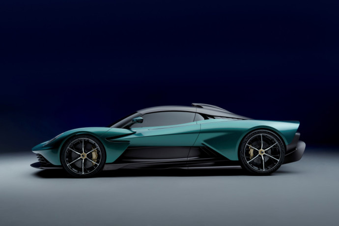 „Aston Martin Valhalla“ – F1 technologijos persikelia į gatves 