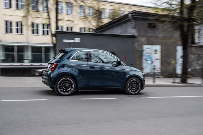 Elektrinio „Fiat 500“ testas: Dabar jo stiprioji pusė – ne tik eksterjero dizainas