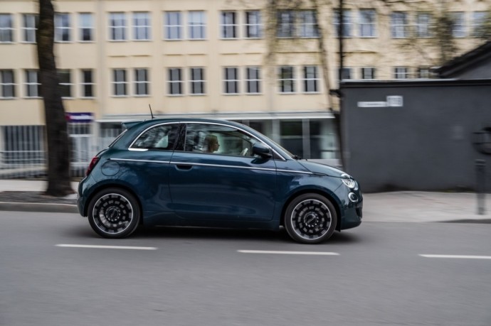 Elektrinio „Fiat 500“ testas: Dabar jo stiprioji pusė – ne tik eksterjero dizainas