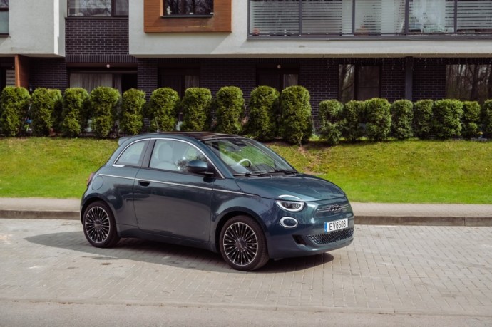 Elektrinio „Fiat 500“ testas: Dabar jo stiprioji pusė – ne tik eksterjero dizainas