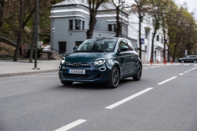 Elektrinio „Fiat 500“ testas: Dabar jo stiprioji pusė – ne tik eksterjero dizainas