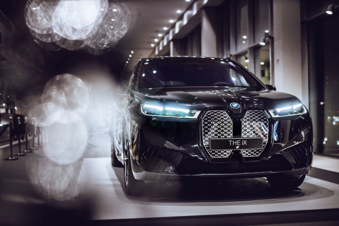 Lietuvoje debiutuoja BMW naujos kartos elektromobilis – „BMW iX“
