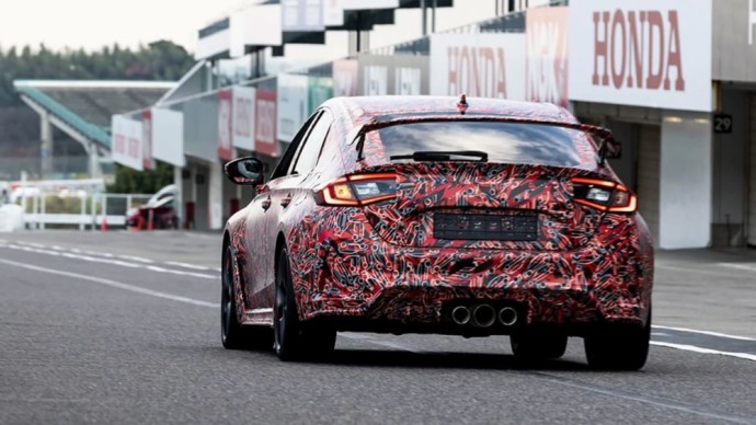 „Honda“ dar kartą nori priminti, jog naujos kartos „Civic Type R“ pasirodymas įvyks netrukus