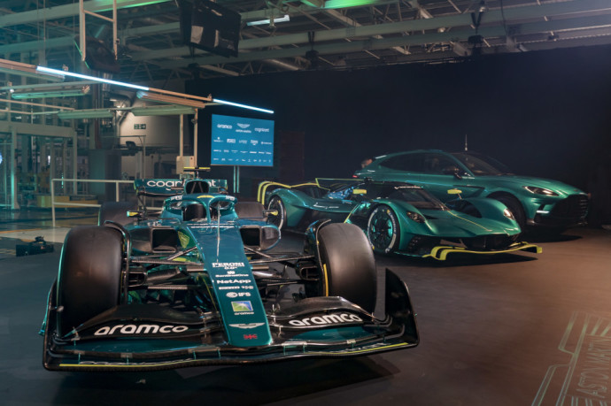 „Aston Martin“ atskleidė, kaip atrodys jų F1 bolidas 2022 metų sezone