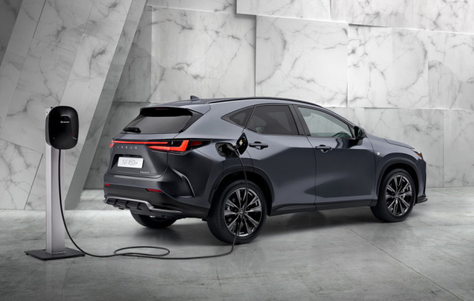 Lexus NX 450h+