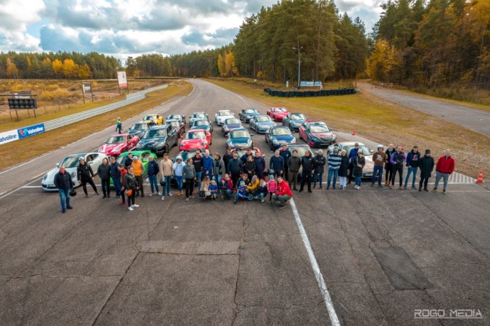 „Porsche“ automobilių entuziastai atidaro rengin